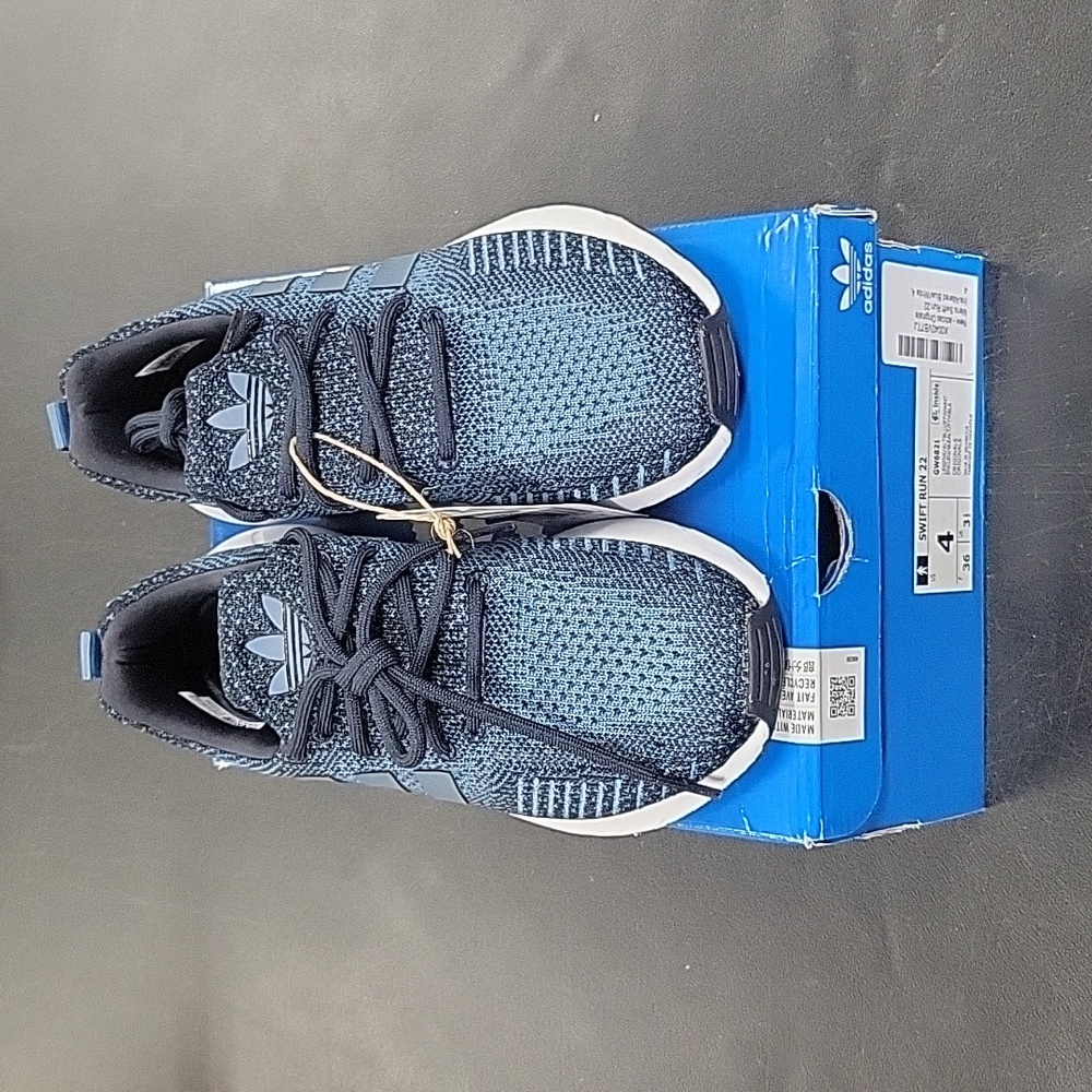Adidas Swift Run 22. Size 4